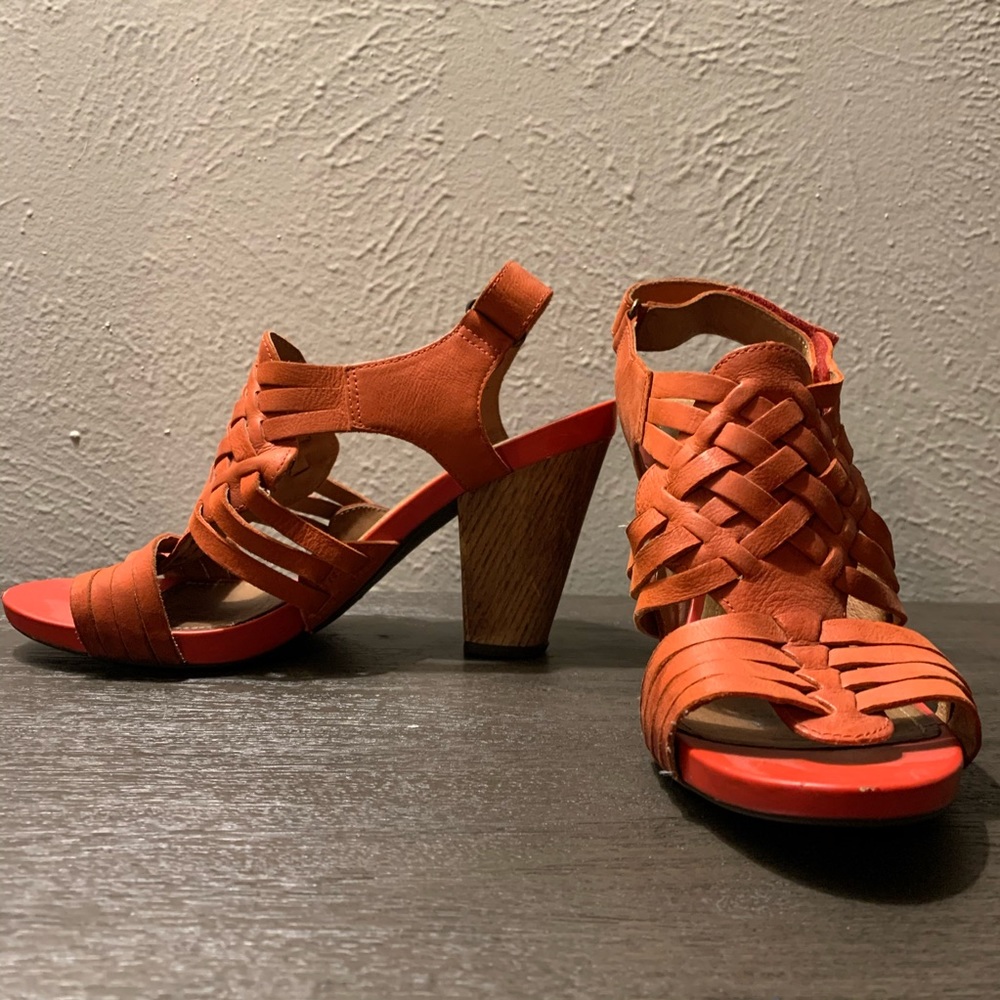 Clark’s salmon leather heels